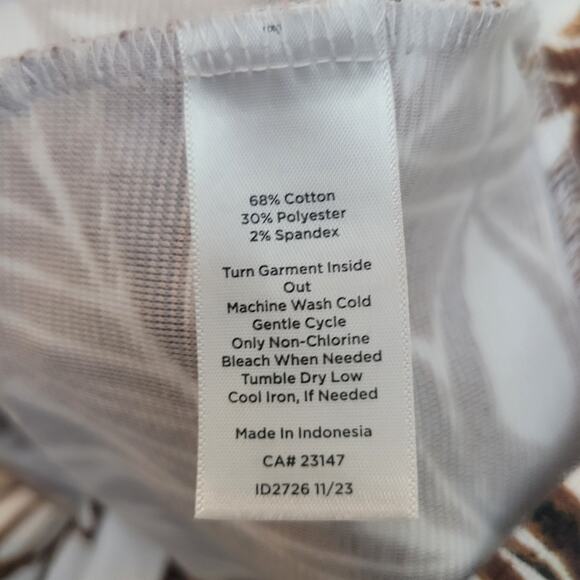 Talbots Size  L  Button Detail Funnel Neck Shell Woodland Ferns Top Mature - Picture 9 of 9